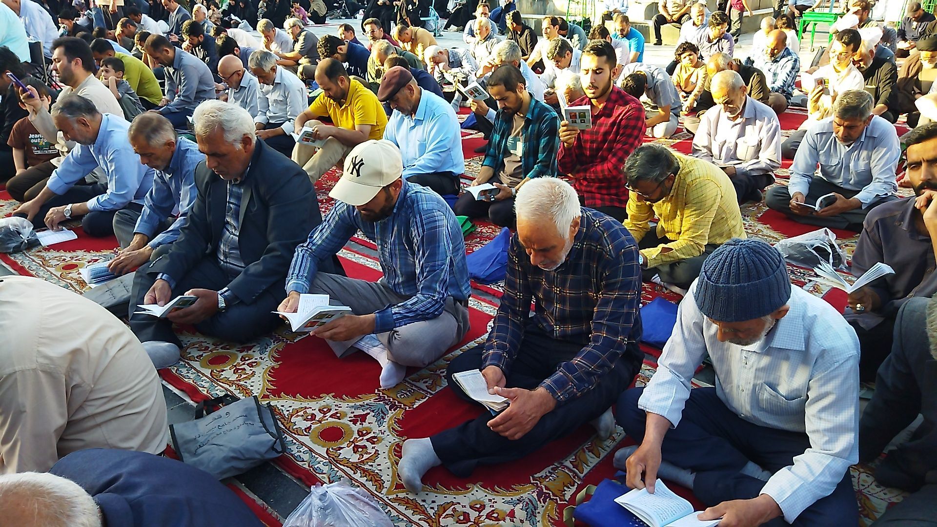 قرائت دعای عرفه در مسجد جامع  نیشابور-۲