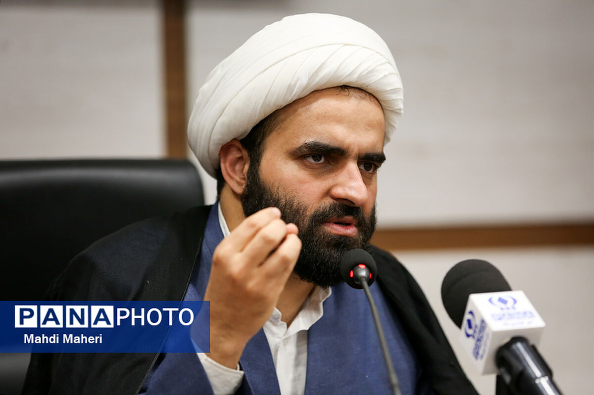 معلمی را جذب کنیم که در دایره انقلاب اسلامی و دلسوز دانش‌آموز باشد