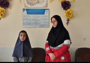 آموزش مهارت‌های نجات توسط هلال احمر در مدرسه علمدار تفت