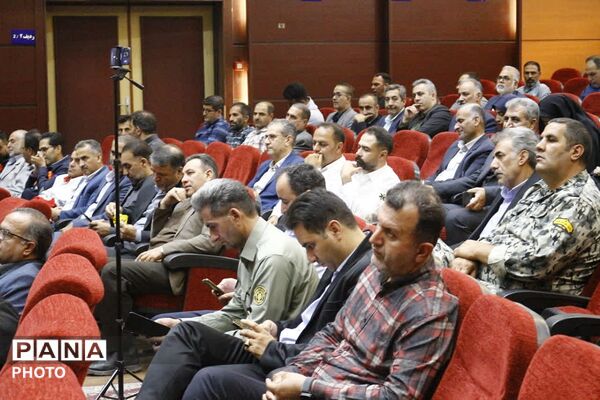 تجلیل از مدیران و کارمندان نمونه فیروزکوه؛ تقدیر از پیشگامان خدمت در هفته دولت