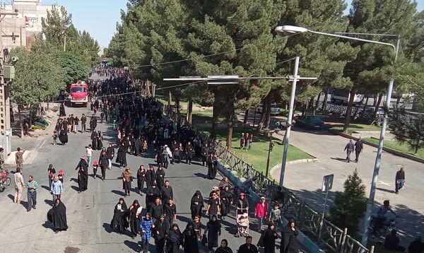 جاماندگان اربعین حسینی در  راهپیمایی حرم تا حرم نیشابور 