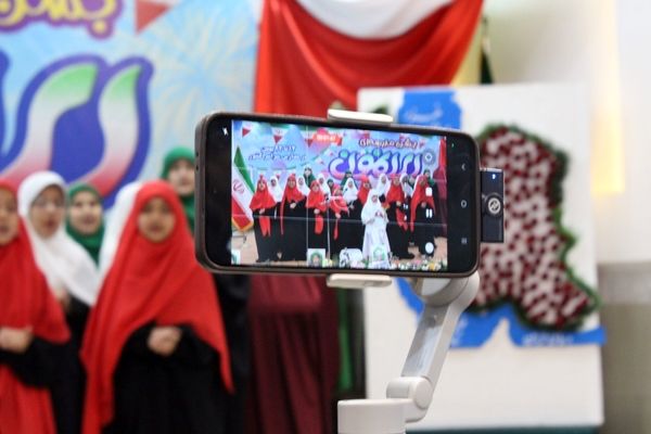 جشن ایرانمون در دبیرستان نمونه دولتی مهشید مصلی‌نژاد