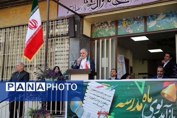 نواختن زنگ آغاز سال تحصیلی با حضور وزیر دادگستری 