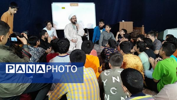 کلاس درس و اخلاق برای معتکفین اعتکاف دانش‌آموزی «سه روز در بهشت»