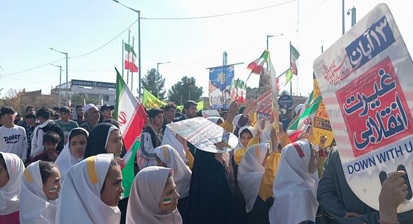راهپیمایی ۱۳ آبان در شهرستان صالح آباد 