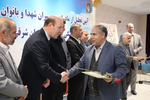 مراسم تجلیل از مادران، همسران شهدا و بانوان جانباز فرهنگی آذربایجان شرقی
