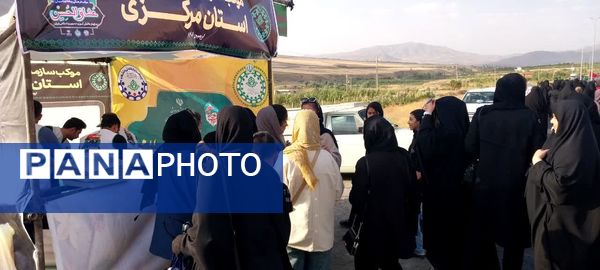 موکب «عشاق الحسین(ع)» در مسیر پیاده‌روی جاماندگان اربعین شازند 