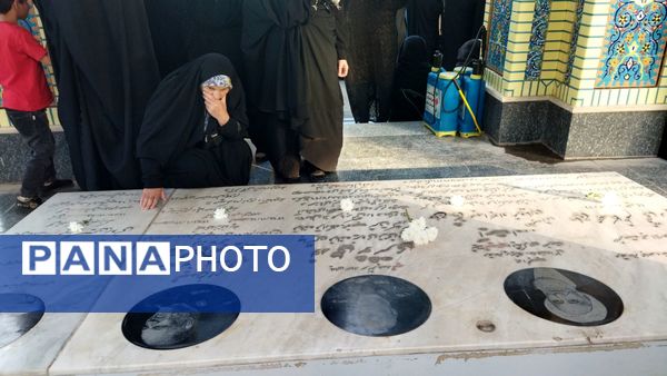 غبارروبی مزار شهدا توسط مسئولین شهرستان نیشابور انجام شد 