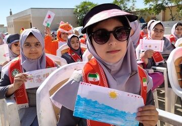 دبستان شهید امیر کمندی میزبان جشن عاطفه‌ها 
