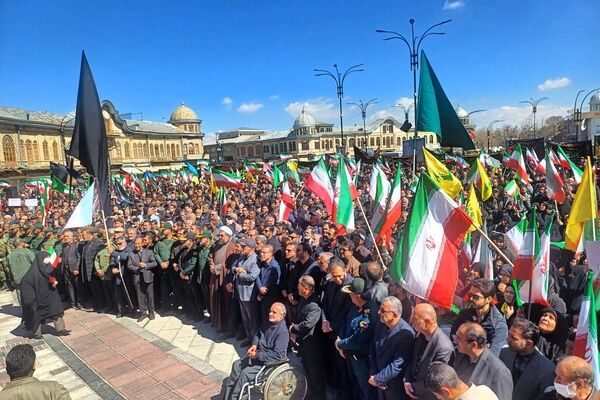اجتماع باشکوه مردم در میدان امام خمینی(ره) به‌مناسبت چهلمین روز رحلت امام خامنه‌ای