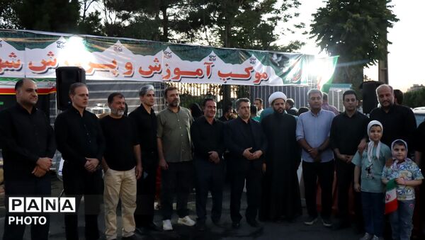 موکب آموزش و پرورش درحال خدمت‌رسانی به زائران مراسم تشییع  رهبر شهید انقلاب