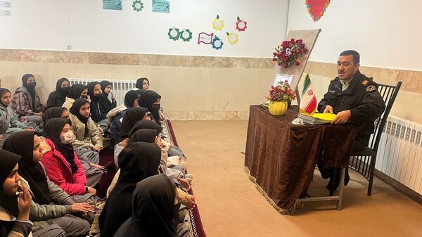 کارگاه آموزشی آسیب های اجتماعی در دبیرستان دخترانه امید