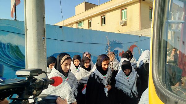 اعزام ۴۰ دانش‌آموز دختر لنده‌ای به مناطق عملیاتی جنوب کشور