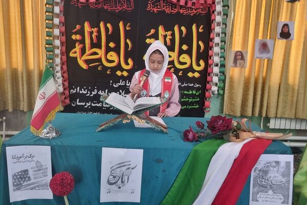 دانش‌آموزان با پرچم یا زهرا بر استکبار تاختند