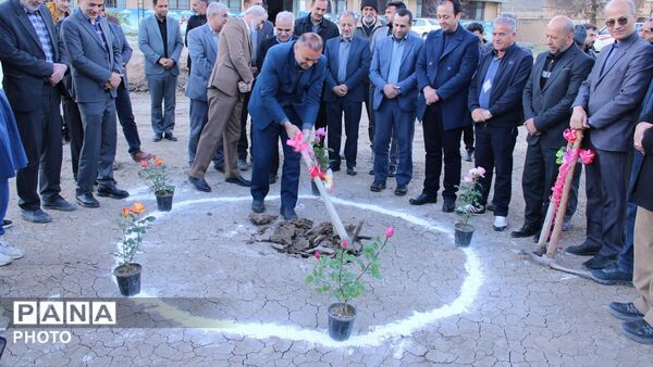 آیین کلنگ زنی مدرسه چهار کلاسه روستای تشنیز 