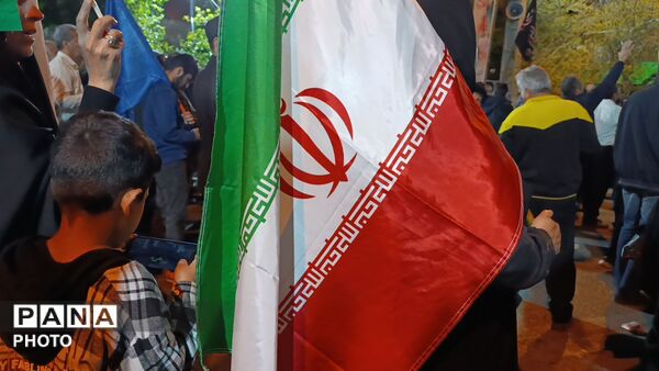 سیل جمعیت در میدان بهشتی و خیابان اصلی پلدختر
