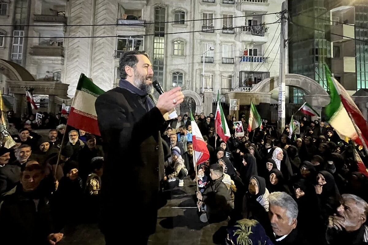  دست صهیون بریده خواهد شد و راه جلاد بسته خواهد شد.