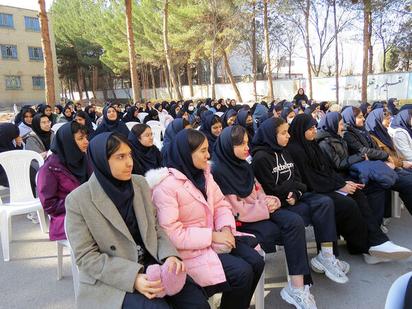 زدن زنگ انقلاب در مدرسه دخترانه فرزانگان شهرستان بجنورد 