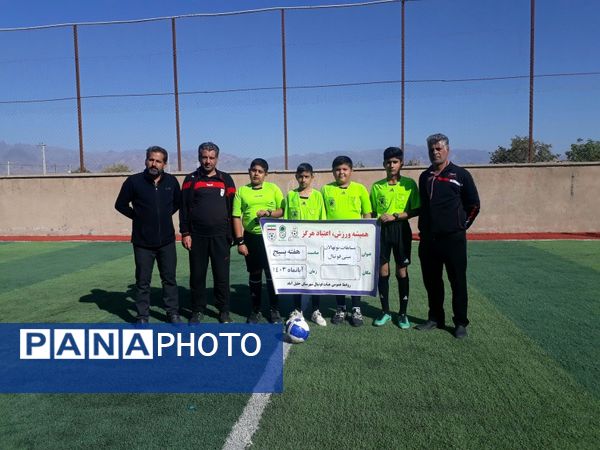 برگزاری مسابقات فوتبال به مناسبت ایام فاطمیه در خلیل آباد 