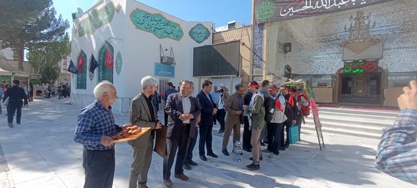 بدرقه دانش‌آموزان اعزامی به پیاده‌روی اربعین 