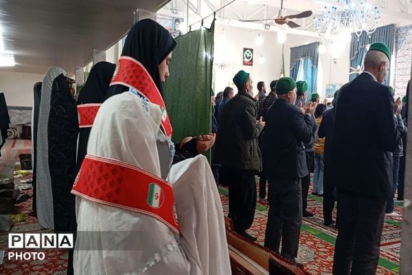 حضور دانش آموزان در دومین نماز عبادی، سیاسی جمعه ماه مبارک رمضان در شهر بار نیشابور