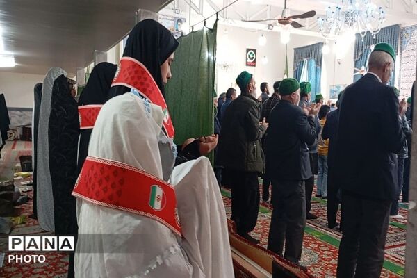 حضور دانش آموزان در دومین نماز عبادی، سیاسی جمعه ماه مبارک رمضان در شهر بار نیشابور