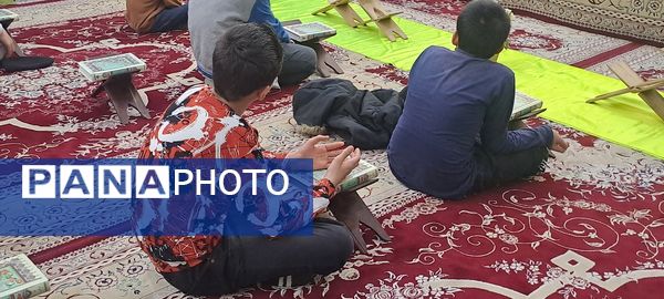 ضیافت افطاری و قرائت جزء هفتم قرآن کریم در مسجدالرضای نیشابور 