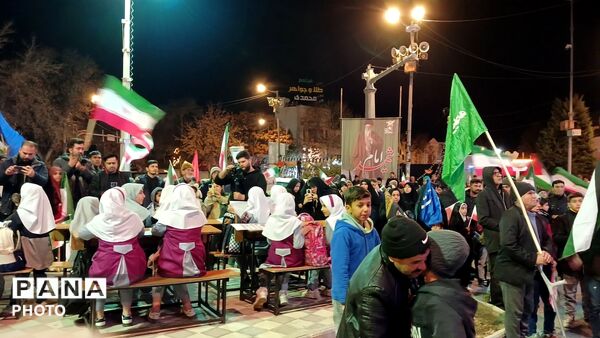 حضور پرشور مردم بجنورد در میدان شهید