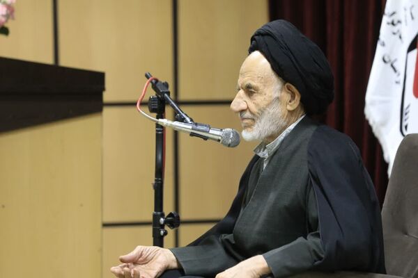 جلسه گرامیداشت و تجلیل از پدران و مادران شهدا 