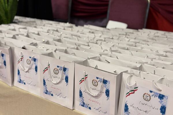 جشن روز پدر در سالن گلعباسی ورامین ؛ حضوریک هزار نفر از  پدران دانش آموزان گل‌های نمونه