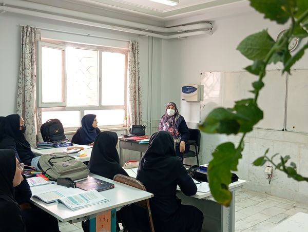 تیم مشاوره استان در هنرستان حضرت زهرا(س) شهرستان بن