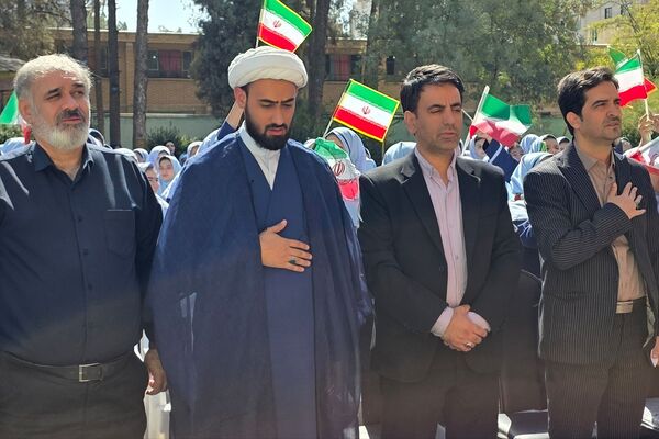جشن عاطفه‌ها؛ لبریز از مهربانی در دبستان دخترانه قدر بهارستان ۲