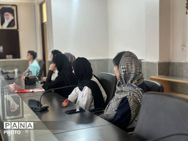 آیین تجلیل از خبرنگاران پانا و اعضای شورای دانش‌آموزی بستک