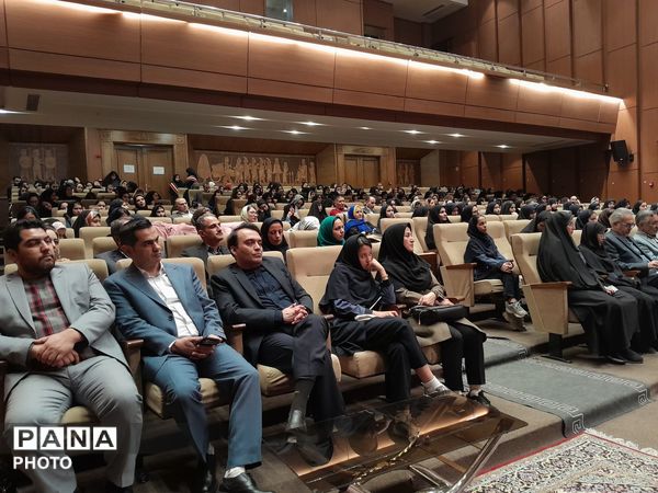 جلسه اولیا مربیان پایه هشتم دبیرستان مصلی نژاد حضرت زهرا 