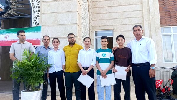 تجلیل‌ از دانش آموزان برتر دبیرستان پسرانه آوینی ۲ در سرای مهر و ادب 