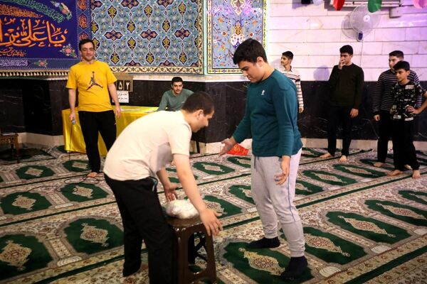 اعتکاف دانش‌آموزی در مسجد زینب کبری (س) تهران