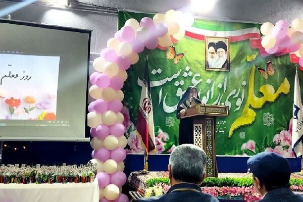 مراسم گرامیداشت روز معلم در مرکز آموزش عالی عترت واوان اسلامشهر