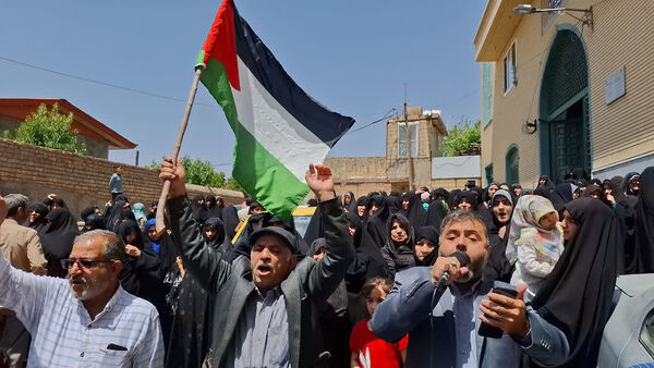 راهپیمایی ضدصهیونیستی مردم روستای فردو