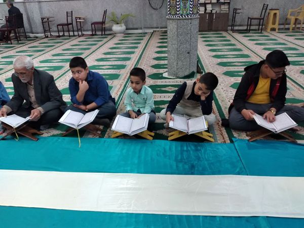 محفل جزء‌خوانی قرآن‌کریم در مسجد جامع ماهان