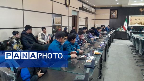 هم‌اندیشی فرماندار تفت با دانش‌آموزان 