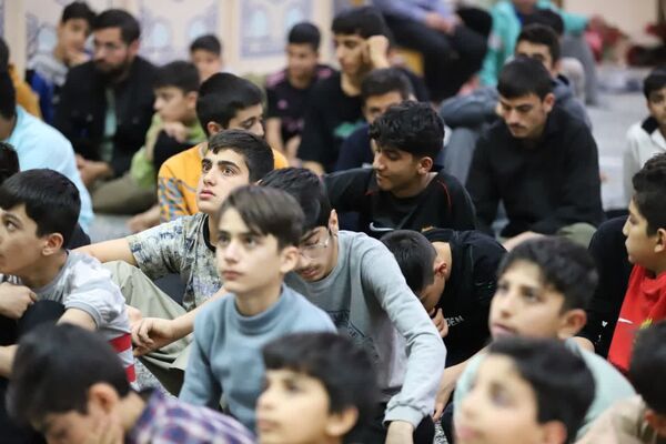 همراهی مسئولین با دانش‌آموزان معتکف شهر مهستان
