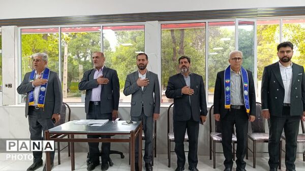 نشست مشاور وزیر آموزش‌ و پرورش با تشکل‌های دانش‌آموزی در یاسوج