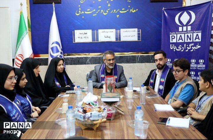 نشست معاون پرورشی و تربیت بدنی ناحیه 4 کرج با خبرنگاران دانش‌آموز پانا 