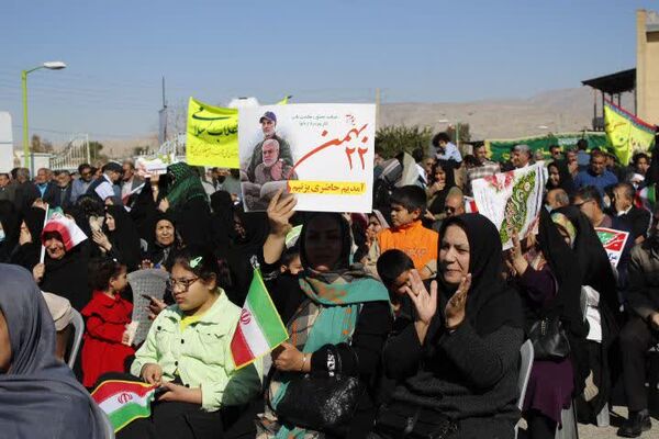 حضور پرشور دانش‌آموزان گچساران در راهپیمایی ۲۲ بهمن