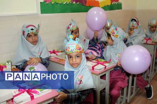 جشن شکوفه‌ها در مدارس بهارستان‌دو؛ آغاز سفری تازه برای کلاس اولی‌ها