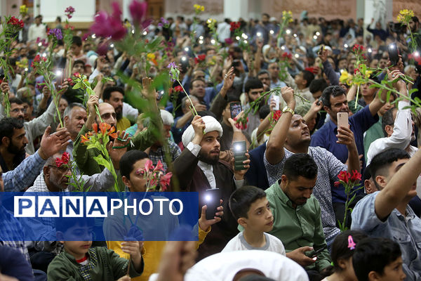 گل آرایی ضریح مطهر حضرت معصومه(س) به مناسبت روز دختر