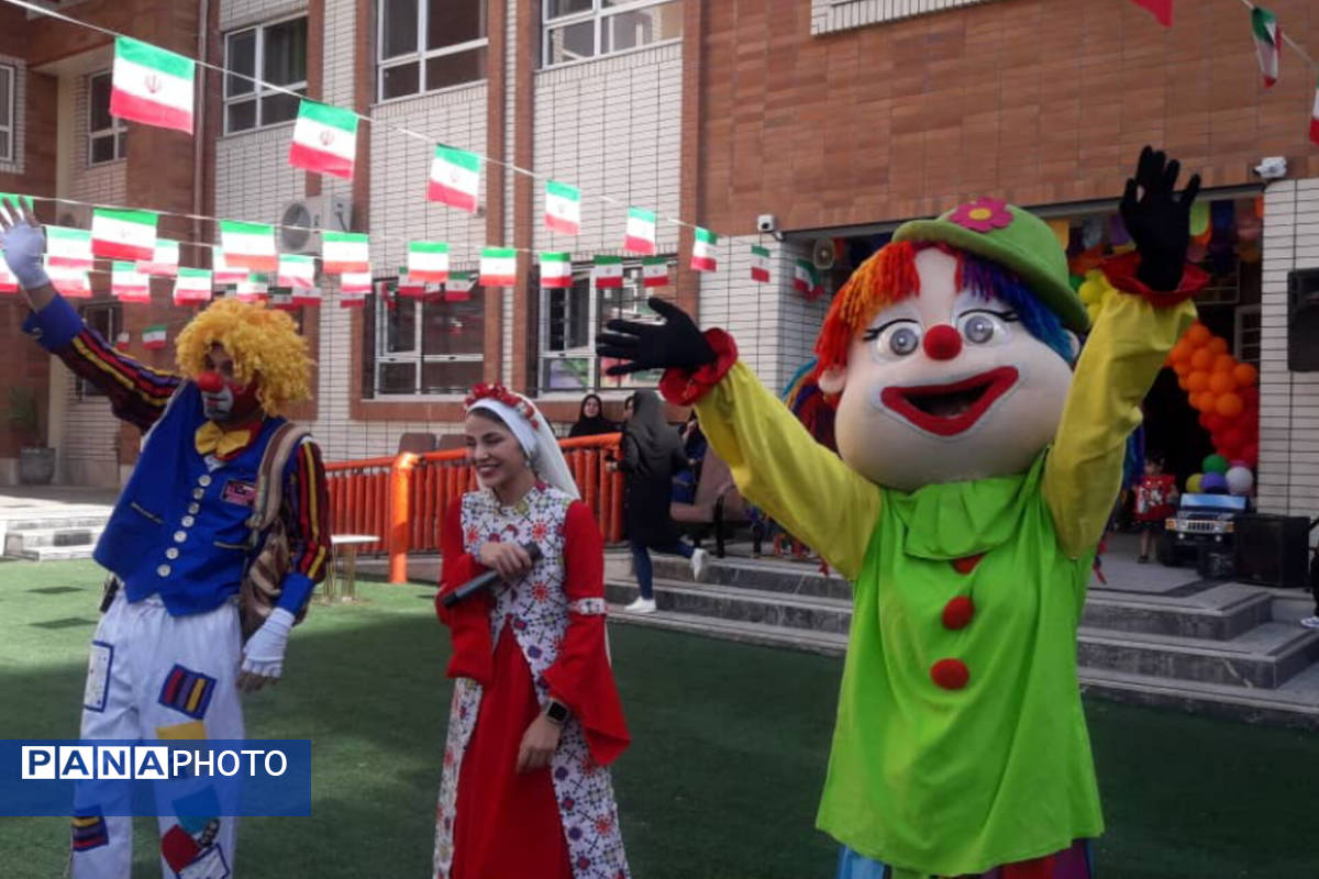 جشن شکوفه‌ها در دبستان آذر صابر ناحیه ۴ شیراز 