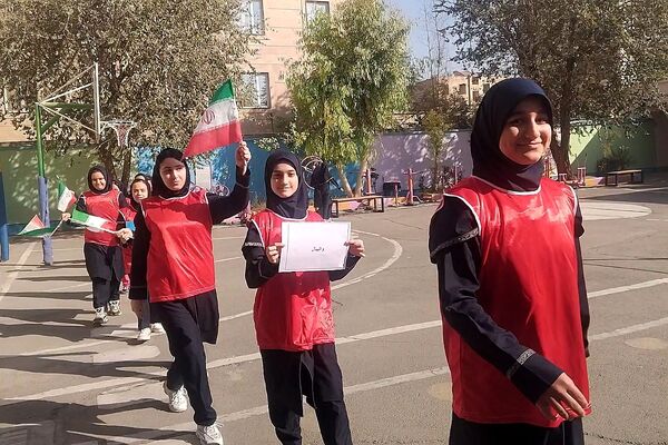 گرامیداشت هفته تربیت بدنی در مدارس دکتر رزمی و شهید مجید مجیدی ناحیه دو شهرری 