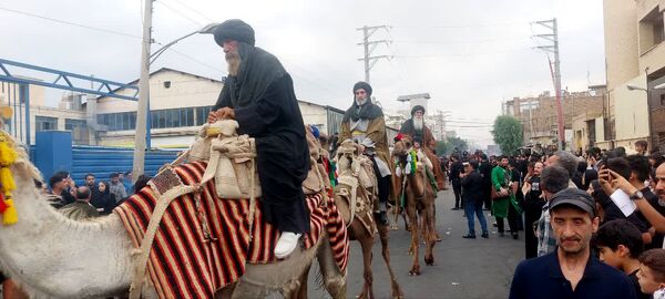 استقبال عزاداران حسینی از کاروان نمادین اسرای کربلا در قم
