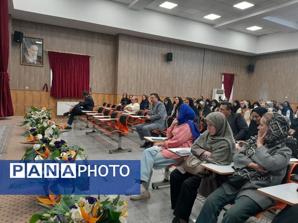  جلسه آموزش خانواده در مدرسه مصلی‌نژاد مشهد